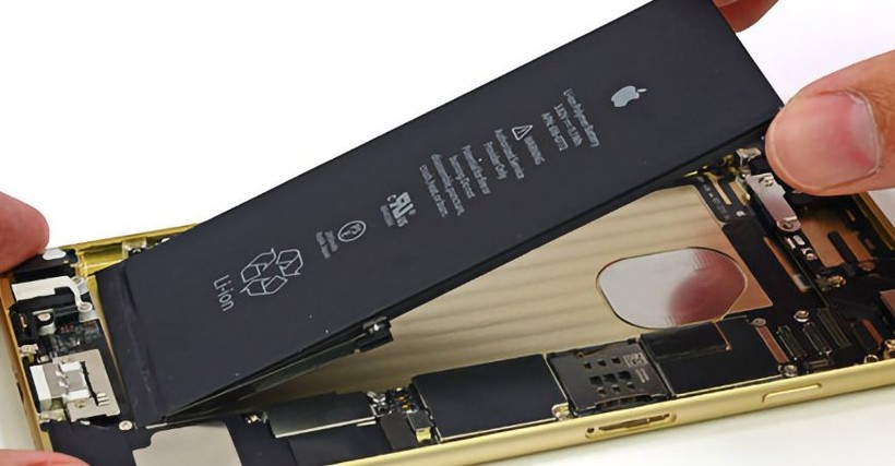 Tranh thủ thay pin iPhone ngay, vì Apple sẽ tăng mạnh giá thay pin vào tháng 3/2023 (Ảnh: Apple Insider)