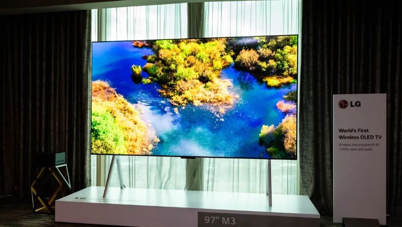 TV OLED 97 inch không dây của LG (Ảnh: CNET)