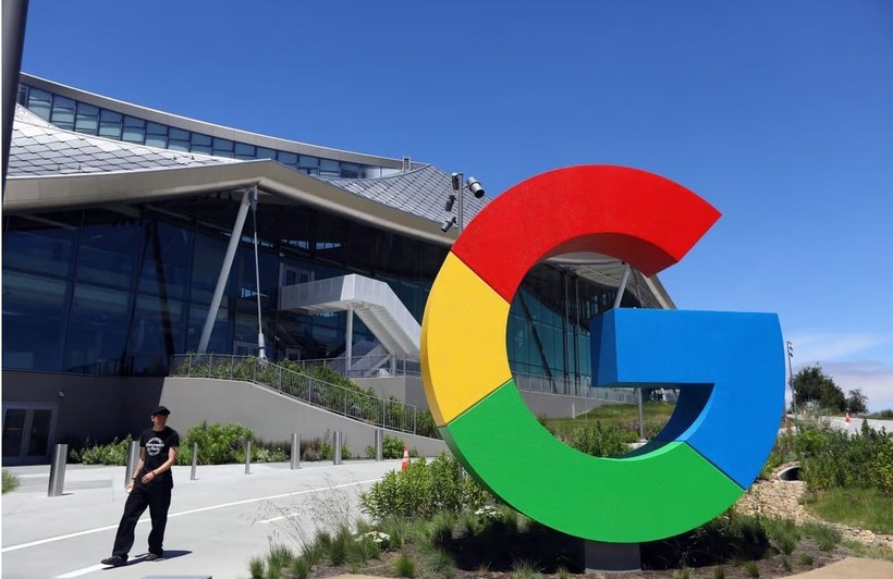Nhân viên Google biểu tình phản đối việc sa thải, giảm lương (Ảnh: SCMP)