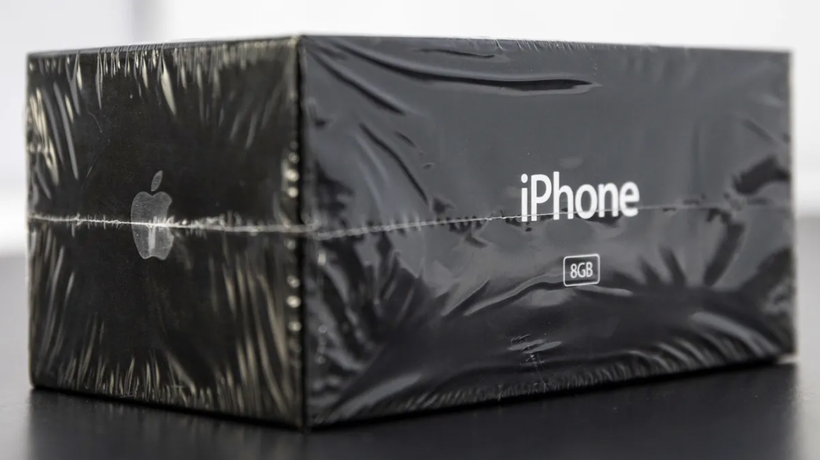 Cô gái mua chiếc iPhone đời đầu rồi cất tủ không dùng, 15 năm sau lãi hơn 100 lần (Ảnh: Tech Spot)