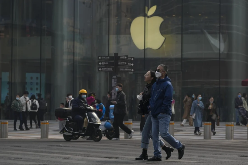 Apple thu hút người tiêu dùng Trung Quốc thông qua ứng dụng WeChat (Ảnh: SCMP)