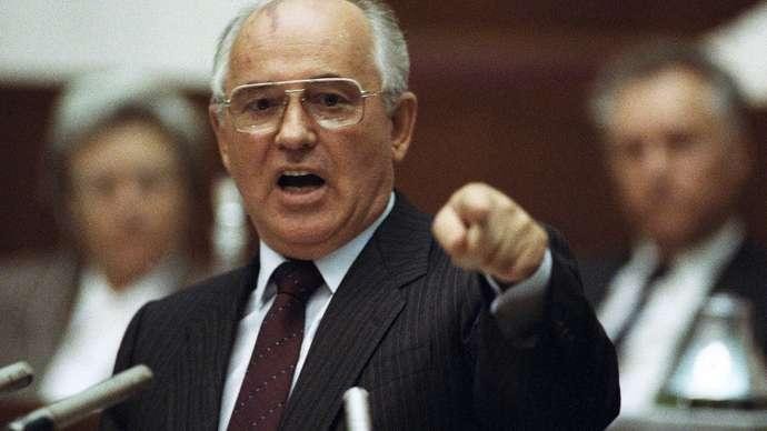 Trong chuyến thành phố Khabarovsk (năm 1986), M.Gorbachev tuyên bố “cải tổ” là “một cuộc cách mạng” (Ảnh: TASS) 