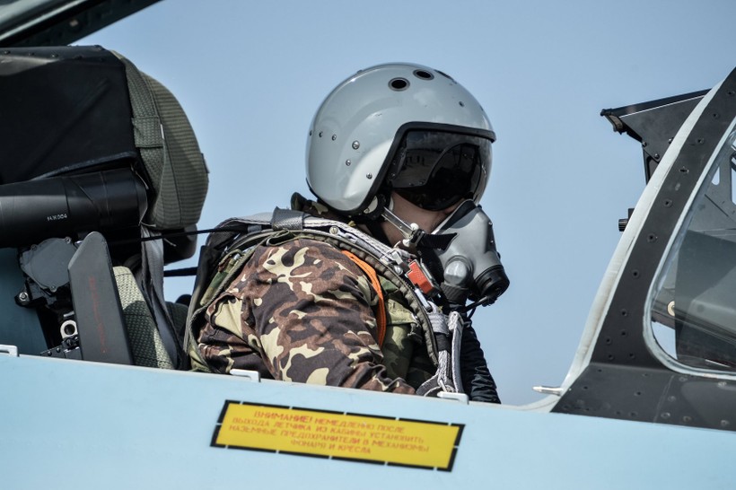 Phi công Nga xuất kích trên chiến trường Syria