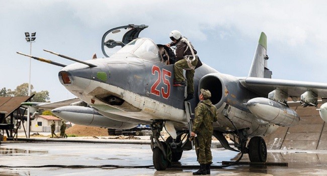 Các phi công Nga chuẩn bị cất cánh máy bay chiến đấu tại căn cứ Hmeymim ở Syria (Ảnh: Sputnik)