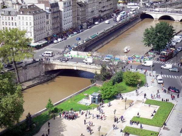 Chùm ảnh về vẻ đẹp của Nhà thờ Đức Bà Paris trước vụ hỏa hoạn làm sập mái vòm và tháp đêm 15/4 ảnh 24