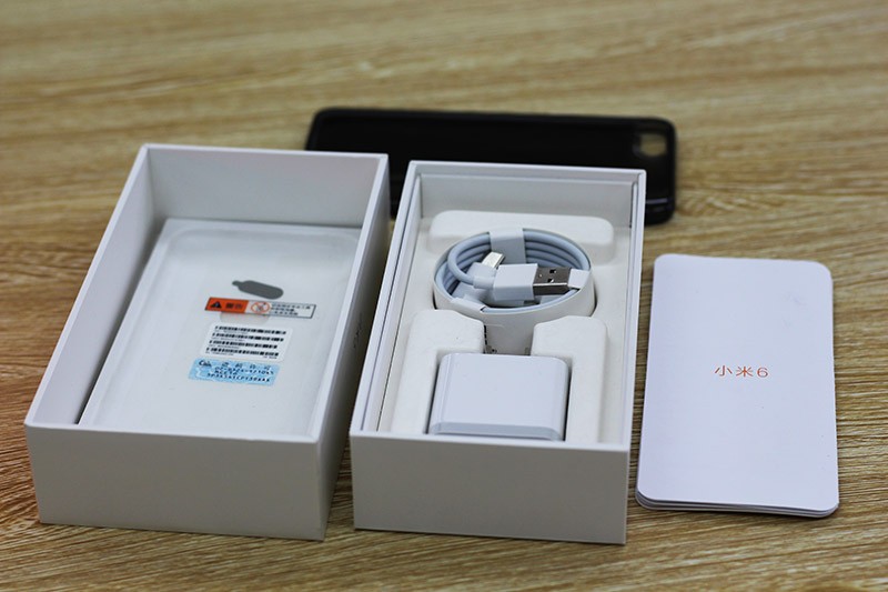 HOT: Mở hộp Xiaomi Mi 6 đầu tiên về Việt Nam ảnh 2