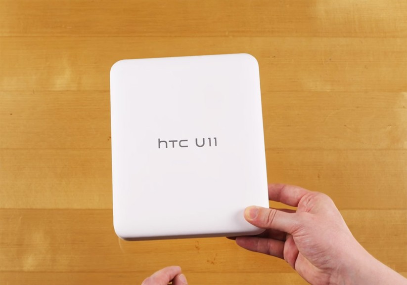 Mở hộp siêu phẩm HTC U 11 ảnh 1