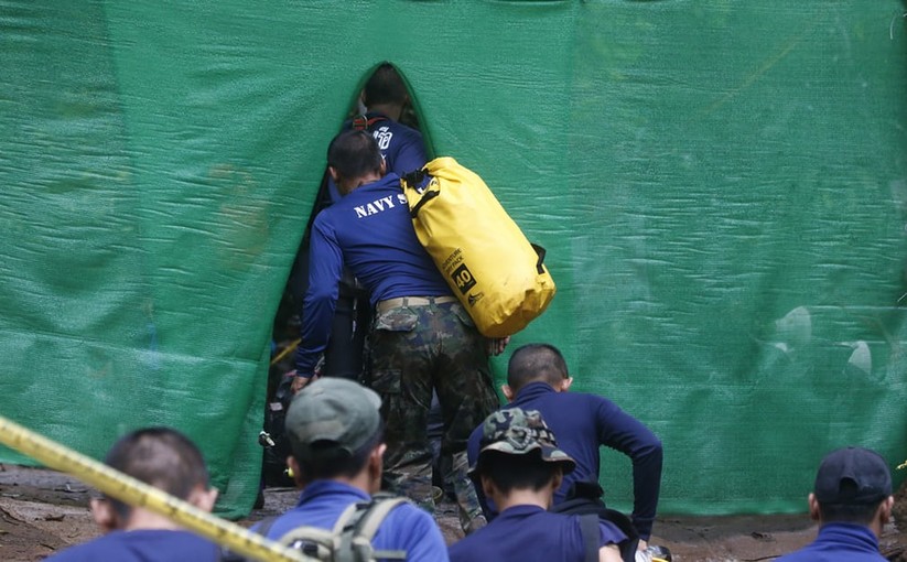 Những hình ảnh ấn tượng về cuộc “giải cứu hang động” ở Thái Lan ảnh 25