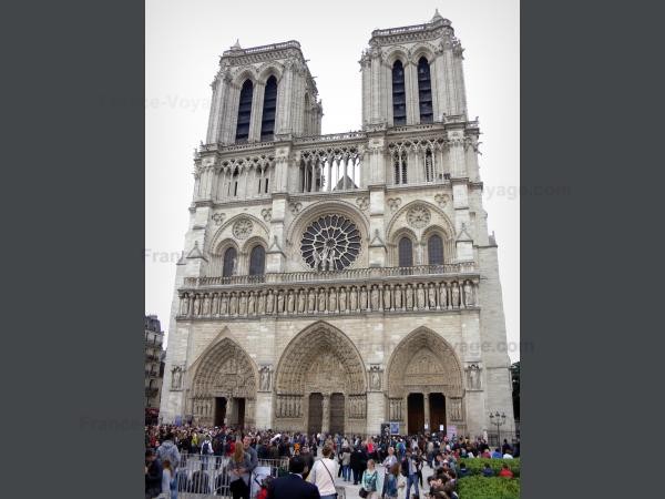 Chùm ảnh về vẻ đẹp của Nhà thờ Đức Bà Paris trước vụ hỏa hoạn làm sập mái vòm và tháp đêm 15/4 ảnh 21