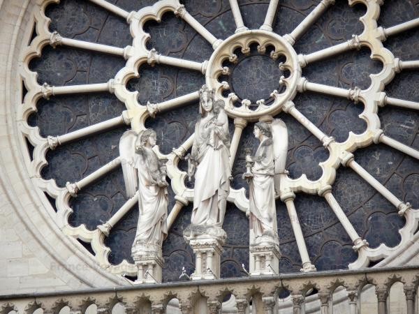 Chùm ảnh về vẻ đẹp của Nhà thờ Đức Bà Paris trước vụ hỏa hoạn làm sập mái vòm và tháp đêm 15/4 ảnh 39