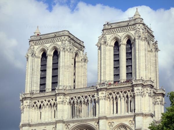 Chùm ảnh về vẻ đẹp của Nhà thờ Đức Bà Paris trước vụ hỏa hoạn làm sập mái vòm và tháp đêm 15/4 ảnh 3