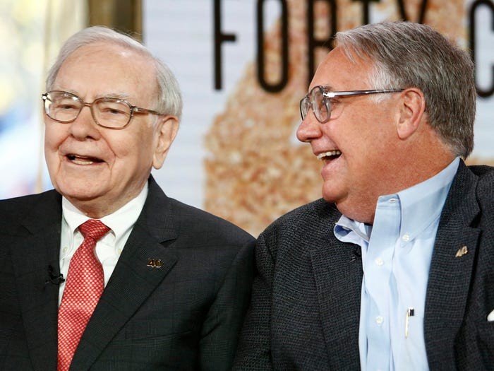 Tỷ phú Warren Buffett mất 21 tỷ USD trong mấy tháng đầu năm 2020 vì virus Corona, nhưng bạn có biết cách ông ta tiêu tiền hàng ngày thế nào không? ảnh 45