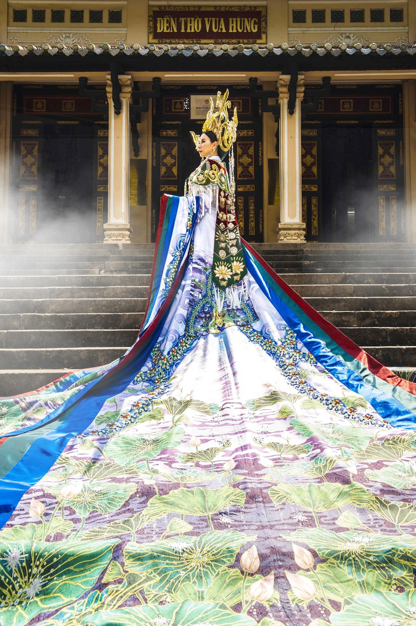 Hé lộ trang phục lộng lẫy hoa hậu Châu Ngọc Bích mang tới Mrs Universe 2018 ảnh 5