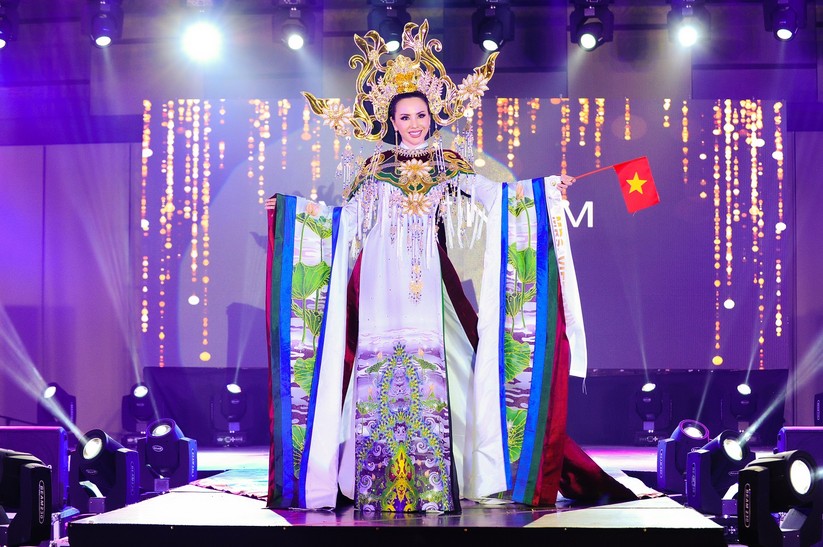 Châu Ngọc Bích thắng giải trang phục dân tộc đẹp nhất ảnh 1