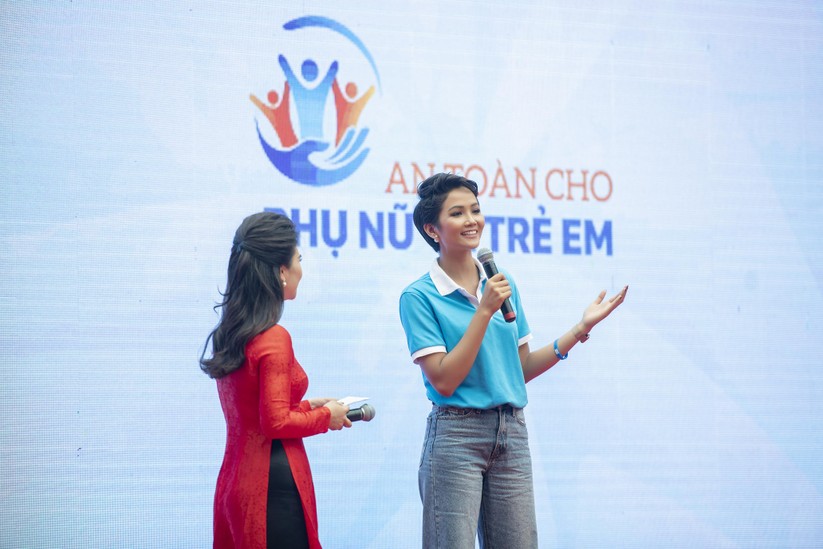 Hoa hậu H’Hen Niê kêu gọi chung tay vì phụ nữ và trẻ em gái ảnh 1