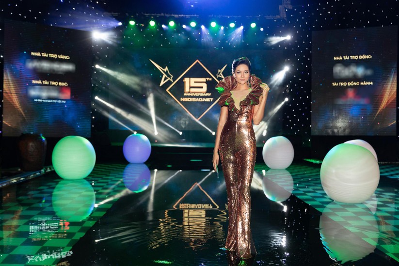 Hoa hậu H’Hen Niê bất ngờ diện chiếc váy từng gây tranh cãi tại Miss Universe ảnh 2