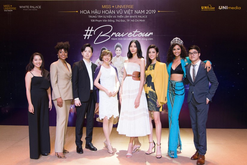 Hoa hậu H’Hen Niê và á hậu Hoàng Thùy đọ dáng trên sàn catwalk ảnh 12