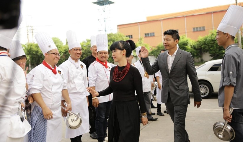 Đầu bếp của những ngôi sao Hollywood cầm cân nảy mực “cuộc chiến” tìm quán quân Top Chef Việt ảnh 4