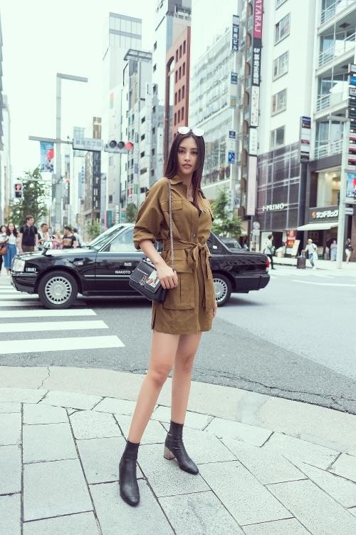 Hoa hậu Tiểu Vy khoe cá tính và thần thái trên phố Nhật ảnh 5