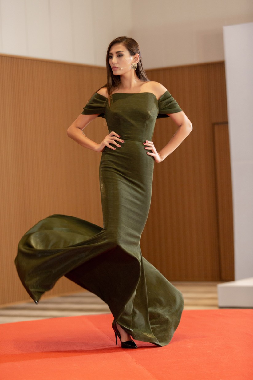 Xem thí sinh Hoa hậu Hoàn vũ vật vã bước qua màn “chặt chém” của BGK ảnh 14