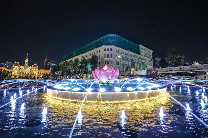 Khánh thành Đài phun nước trong cụm công trình 430 tỉ phố đi bộ Nguyễn Huệ ảnh 4