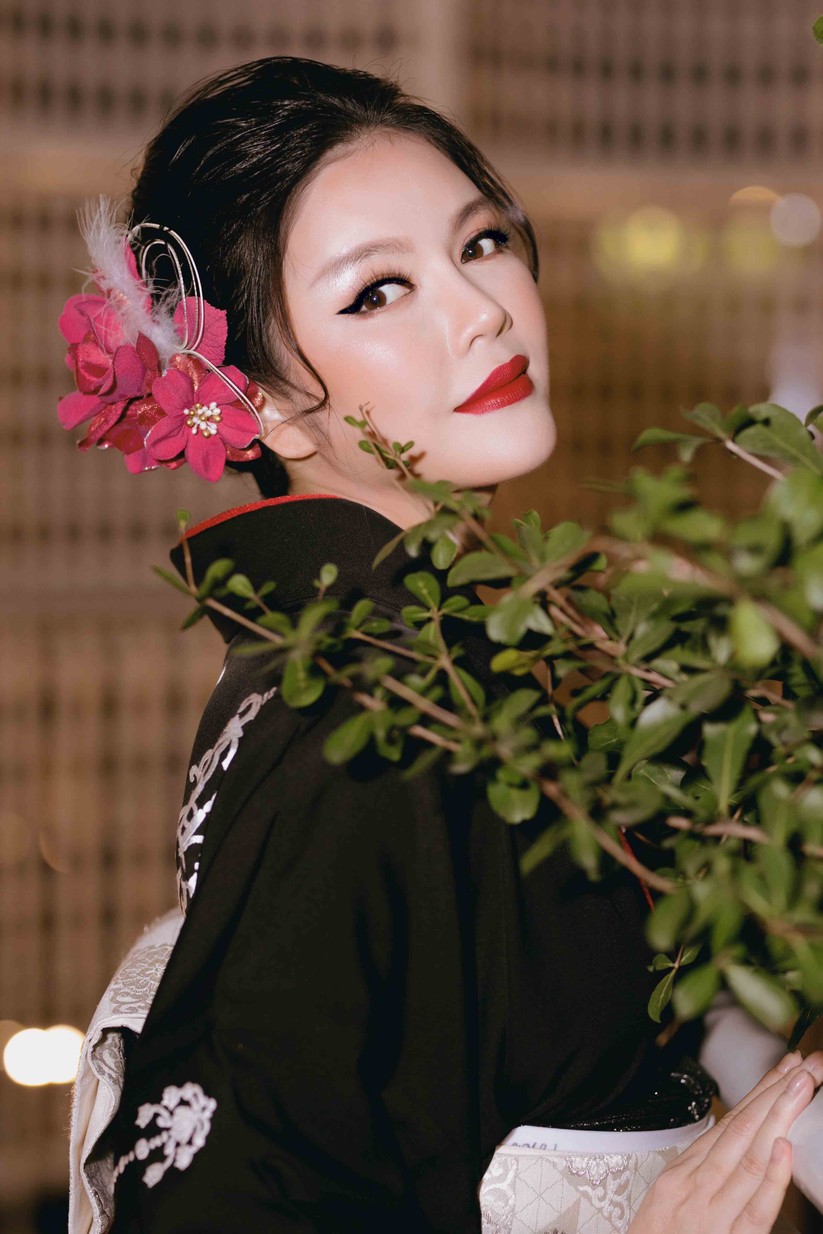 Lý Nhã Kỳ mặc Kimono làm vedette trong show của nhà thiết kế Nhật Bản ảnh 6