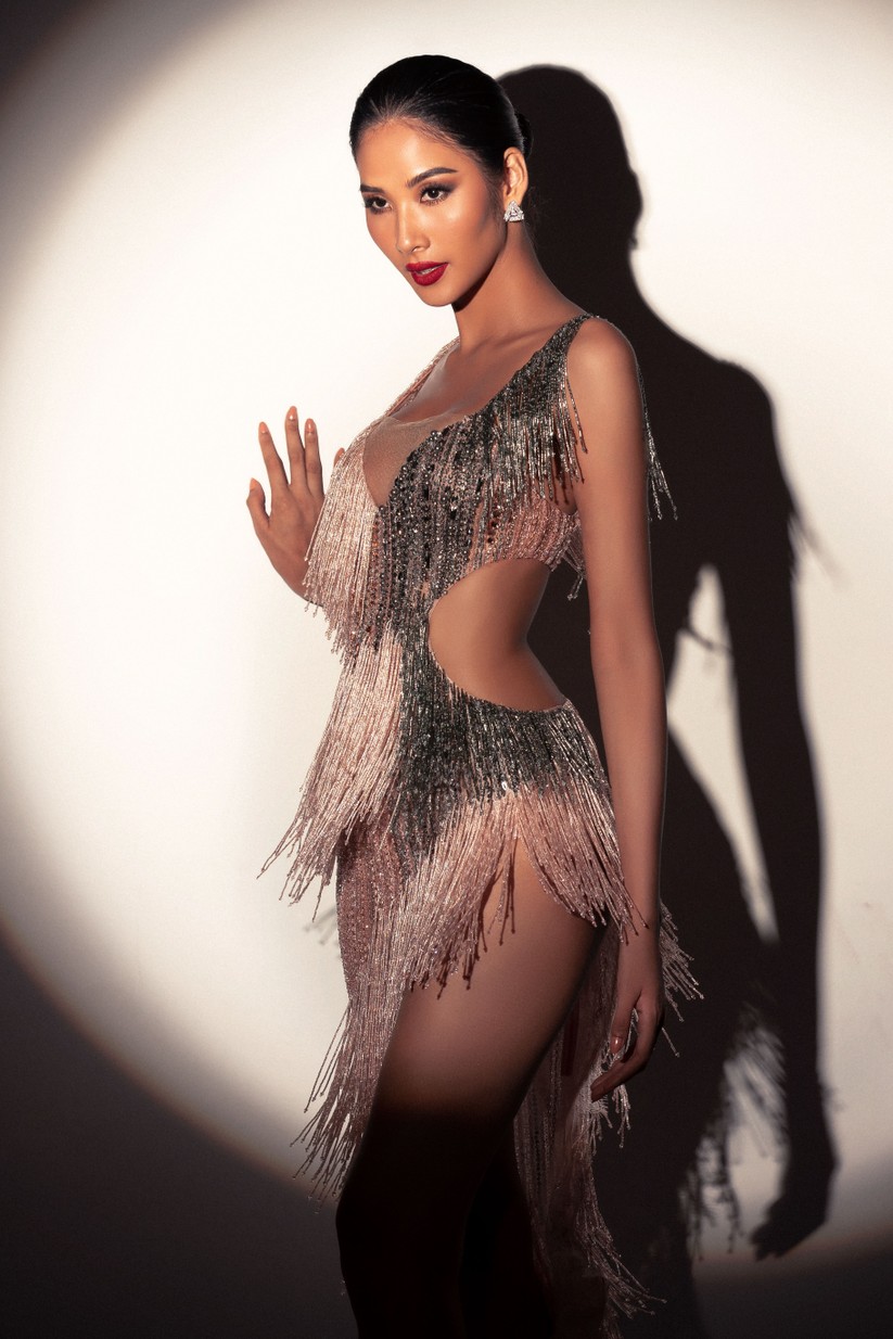 Hoàng Thùy khoe thần thái cực chất trong bộ ảnh chào sân Hoa hậu Hoàn vũ Thế giới 2019 ảnh 7