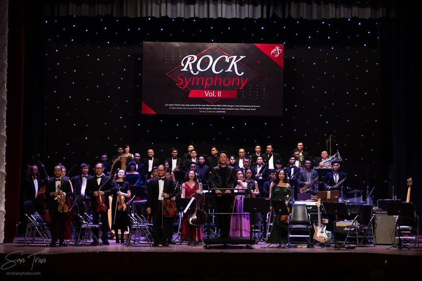 Rock Symphony với nhạc trưởng Lê Phi Phi, tay violon Tăng Thành Nam và dàn nhạc 