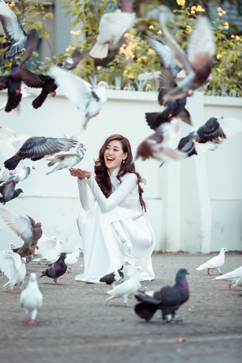 Hoa hậu Khánh Vân mặc trang phục với thông điệp bảo vệ làng nghề làm chiếu ảnh 10