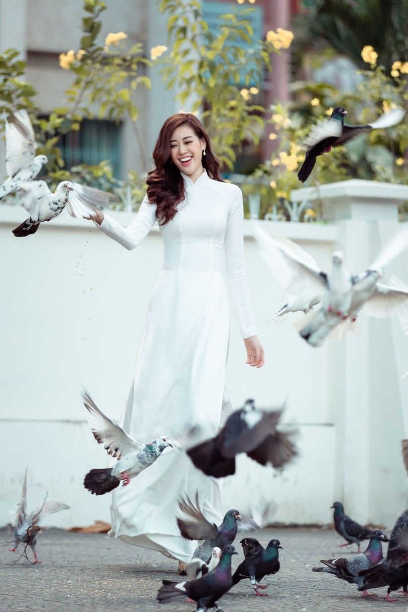 Hoa hậu Khánh Vân mặc trang phục với thông điệp bảo vệ làng nghề làm chiếu ảnh 11