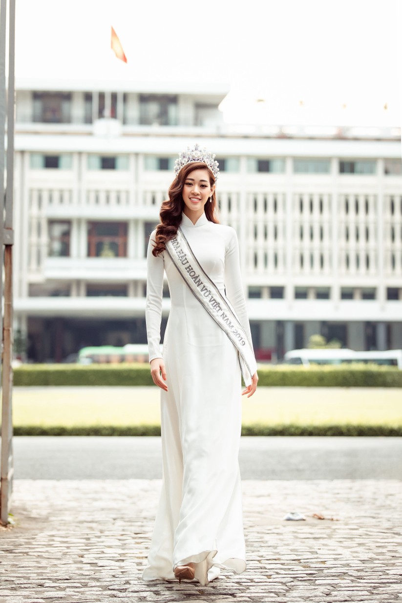 Hoa hậu Khánh Vân mặc trang phục với thông điệp bảo vệ làng nghề làm chiếu ảnh 13