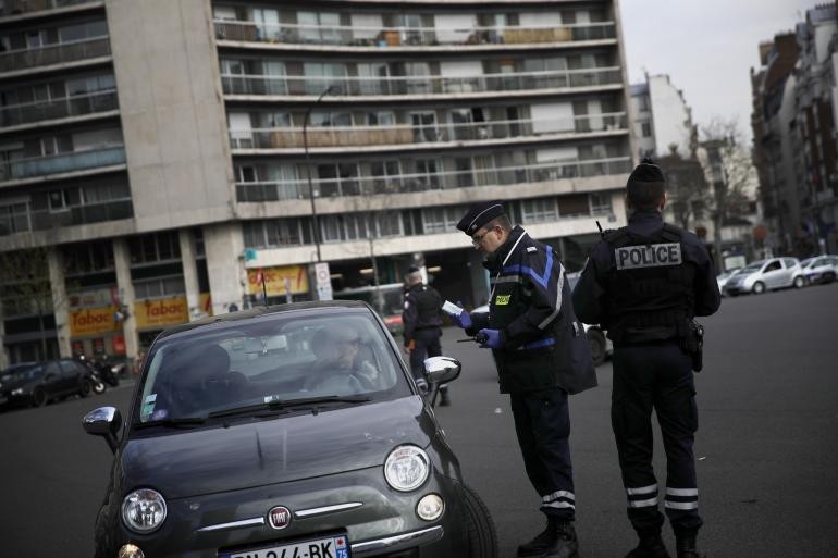Chính phủ Pháp đã nâng mức cảnh báo lên mức độ 4, yêu cầu người dân ở yên trong nhà (Ảnh: TV5 Monde)