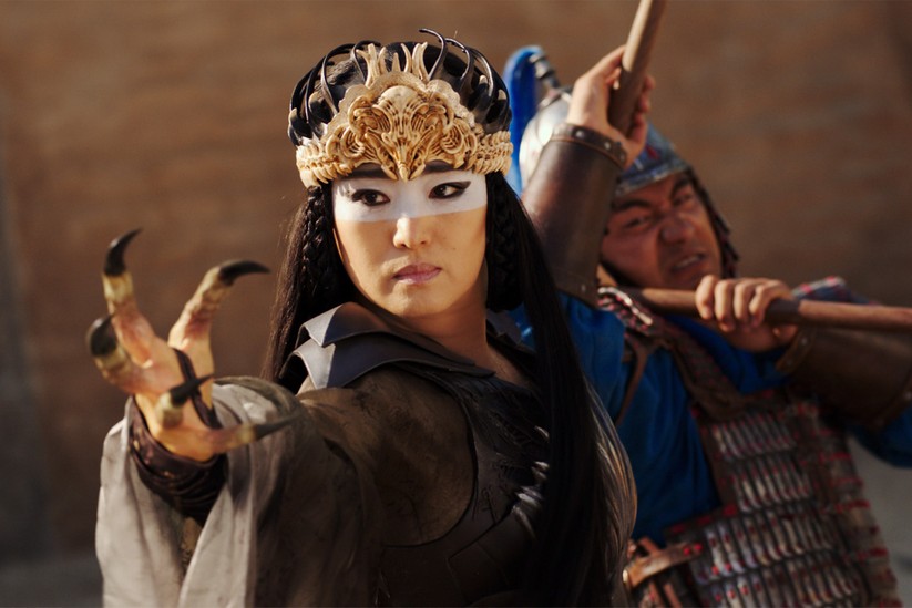 Đàn chị Củng Lợi khẳng định đẳng cấp và phong độ ổn định trong phim Mulan (Ảnh: Disney) 