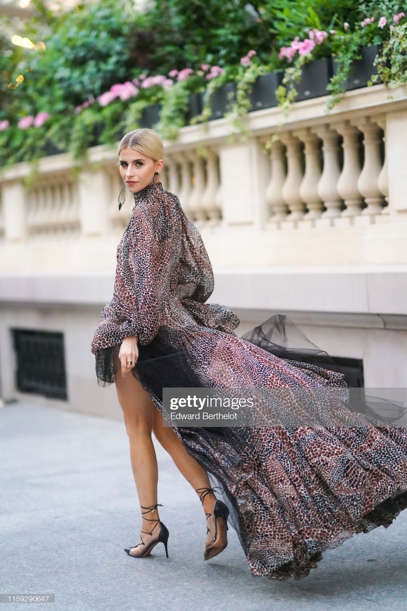 Street Style - Paris Fashion Week - Haute Couture Fall:Winter 2019-2020