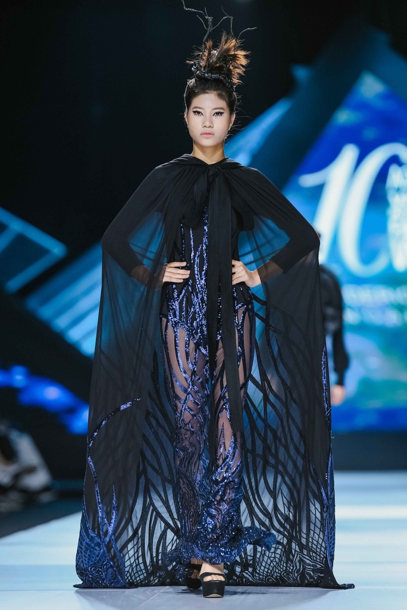Hoa hậu H'Hen Niê cưỡi ngựa, siêu mẫu Thanh Hằng hóa quái kiệt ảnh 6