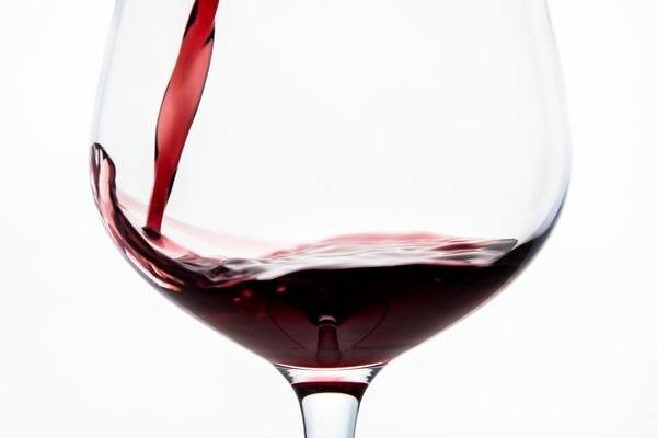 Rượu vang đỏ là lựa chọn an toàn cho làn da 